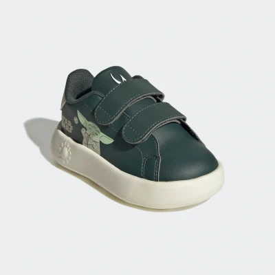 Abbildung von adidas Sportswear Klettschuh, Design auf den Spuren des Stan Smith, für Kinder