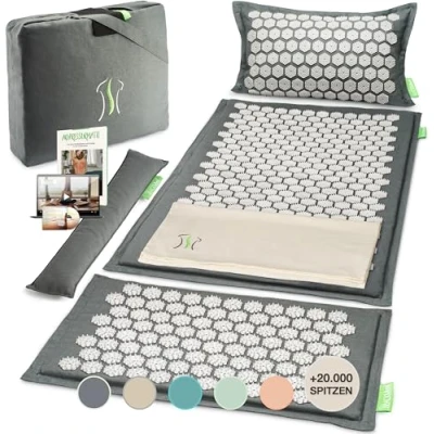 Abbildung von BACKLAXX ® Akupressurmatte mit Kissen, XL [+120% mehr Fläche], Tuch und Tasche, Akupunktur Matte Stacheln zur Massage Entspannung von Nacken Schulter, Massagematte Rücken