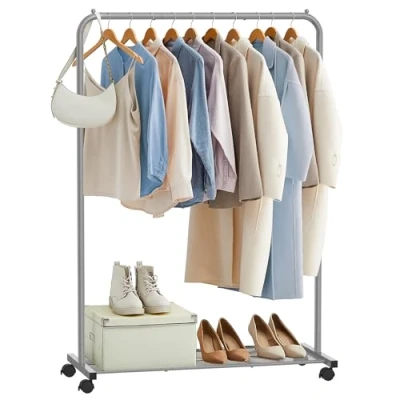 Abbildung von SONGMICS Kleiderständer, Kleiderstange auf Rollen, Garderobenständer Metall, Rollgarderobe 91 cm breit, mit Ablage, 2 Rollen Bremse, Stange bis 40 kg belastbar, grau HSR025G01