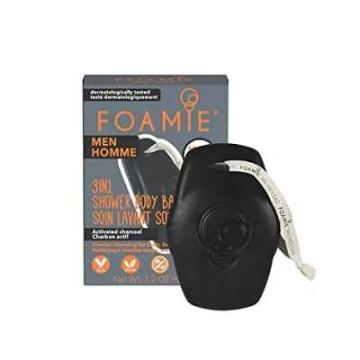 Abbildung von Foamie 3 in 1 Solider Reiniger für Herren mit Aktivkohle I Solides Shampoo, Gesichtsreiniger und Duschgel vegan plastikfrei 90g