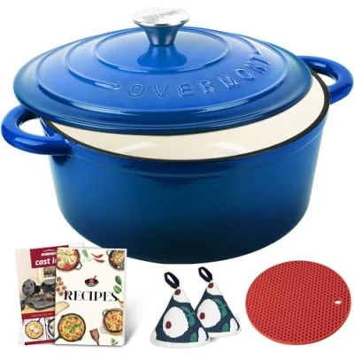 Abbildung von Overmont Schmortopf Gusseisen Topf 26cm Emaille Bräter mit Deckel backofengeeignet Kochbuch für Küche Backen Schmoren Braten Blau