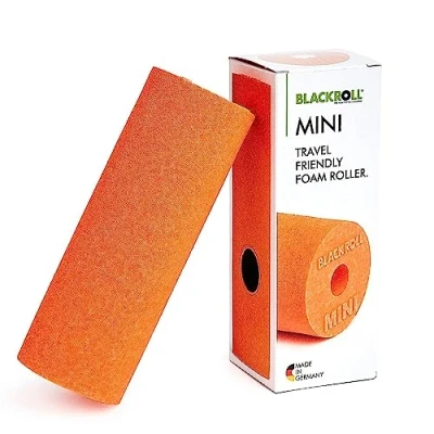 Abbildung von BLACKROLL® MINI Faszienrolle (15 x 5 cm), kleine Fitness Rolle für die Selbstmassage, handliche Massagerolle unterwegs, im Büro oder Fitnessstudio, mittlere Härte, Made in Germany, Orange