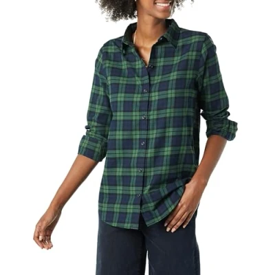 Abbildung von Amazon Essentials Damen Leichtes, Langärmeliges, Kariertes Flanellhemd, Klassischer Schnitt, Dunkelgrün Marineblau Mittlere Karo, S
