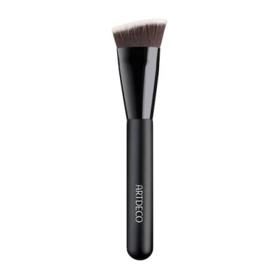 Abbildung von ARTDECO Face Brush Vielseitig anwendbarer Gesichts Pinsel aus weichem Synthetik Haar 1 Stück