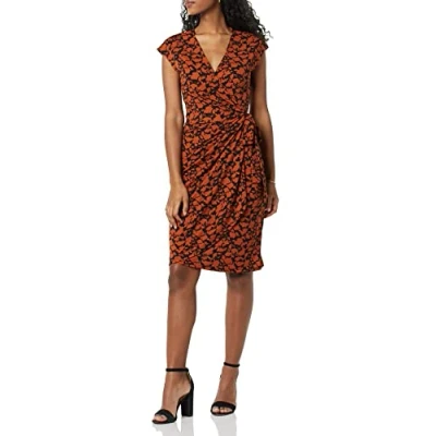 Abbildung von Amazon Essentials Damen Klassisches Wickelkleid mit Flügelärmeln (erhältlich in Übergröße), Braun Blumenaufdruck, S