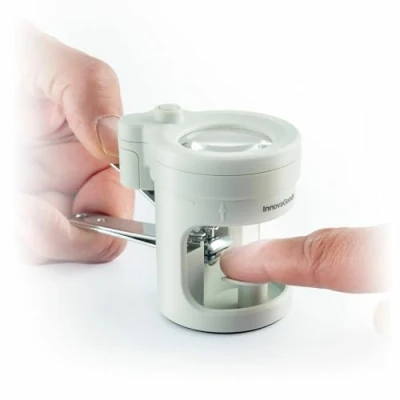 Abbildung von InnovaGoods Nagelknipser mit LED Licht, 8x Lupe und integrierter Metallfeile, Ergonomisches Design, Einfache Reinigung, Bunt