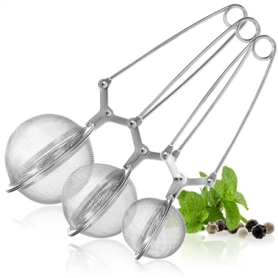 Abbildung von com four® 3x Teezangen, Teeei in Kugelform aus rostfreiem Edelstahl 304, Teesiebe für losen Tee, Siebzange 3 Größen Teeliebhaber (03 Stück Mix)