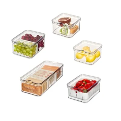 Abbildung von iDesign Aufbewahrungsboxen, Kühlschrank Organizer mit Deckel im 5er Set, Frischhaltedosen aus recyceltem Kunststoff für die Vorrats Organisation, durchsichtig und weiß