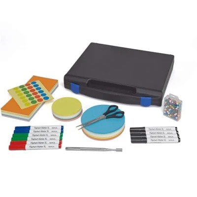 Abbildung von Maul Moderationskoffer MAULstarter Praktisches Komplettset für agiles Projektmanagement Stabiler Kunststoffkoffer mit 1052 Teilen Inkl. Moderationskarten, Marker, Schere, Zeigestab Schwarz