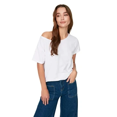 Abbildung von Trendyol Damen Basics Boyfriend Basic Asymmetrischer Kragen Knit T Shirt Lässig, Weiß, XS