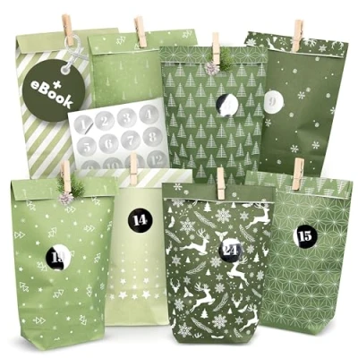 Abbildung von Amari ® Adventskalender zum Befüllen Christmas Mix 24 Papier Adventstüten (mit Holzklammern) Basteln für Weihnachten Weihnachtstüten
