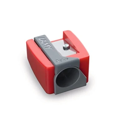 Abbildung von LAMY 3plus Z 80 Spitzer 590 aus hochwertigem Kunststoff in der Farbe Rot für Farbstifte bis Ø 11 mm mit einem Spitzwinkel von 30 weiche Farbabstriche