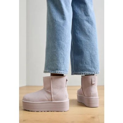 Abbildung von UGG Classic MINI Platform Plateaustiefelette, Damen, Größe: 40, Pale smoke Schuhe