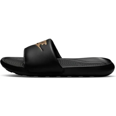 Abbildung von Nike Sportswear Victori ONE Slide Pantolette flach, Herren, Größe: 38.5, Black/metallic gold Hochwertiges lederimitat