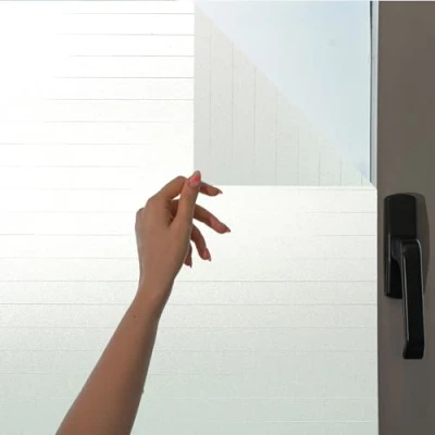 Abbildung von MARAPON® Fensterfolie mit Nadelstreifen [118x200 cm] inkl. eBook Profitipps Sichtschutzfolie Fenster statischer Haftung Milchglasfolie Fensterbilder selbsthaftend Blickdicht