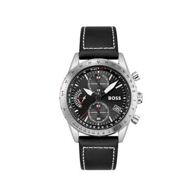 Abbildung von BOSS Herren Chronograph Quarz Uhr 44mm PILOT EDITION CHRONO mit Schwarzem Zifferblatt, Lederarmband, Datumsfunktion, 3 Totalisatoren, 5ATM Wasserdichtigkeit 1513853