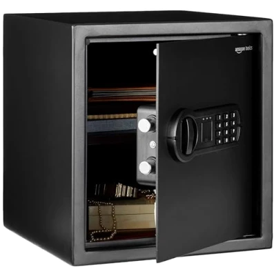 Abbildung von Amazon Basics Elektronischer Tresor aus Stahl mit programmierbarem digitalem Tastenfeld für Schmuck, Geld, Wertsachen, 34 l, 33 cm x 36 (B T H), Schwarz