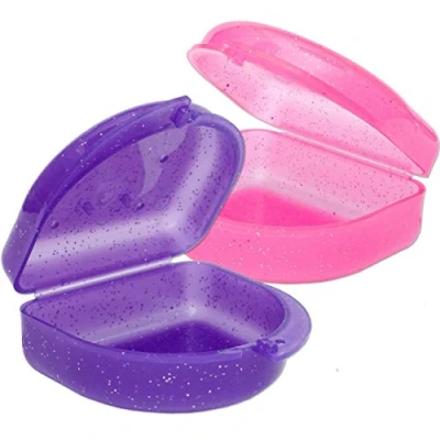Abbildung von 2 x Gaumenschutz Box Mundschutz für Zahnspangen, Sportzahngeräte, Zahnersatz &amp; mehr (Glitter Pink Glitter Lila)