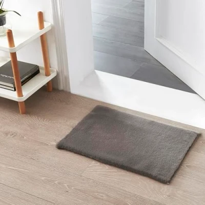 Abbildung von Teppich Wölkchen Fellteppich Kunstfell Waschbar, Hasenfell Imitat, Kaninchenfell, Kurzfell Flauschiger Wohnzimmer, Bettvorleger Schlafzimmer, Fell Dunkelgrau 40x60cm