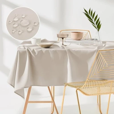 Abbildung von ROOM99 Aura Tischdecke 140 x 200 cm Tischtuch Tafeldecke Fleckschutz Abwaschbar Wasserabweisend Schmutzabweisend Polyester Rechteckig Bankett Dekoration Ganzjährig Hellbeige