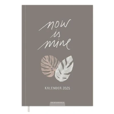 Abbildung von Terminkalender A5 Kalender 2025, Wochenplaner und Notizbuch für mehr Achtsamkeit, Taschenkalender &amp; Terminplaner, Softcover, Grau Beige mit Blumen, klimaneutral auf FSC Papier