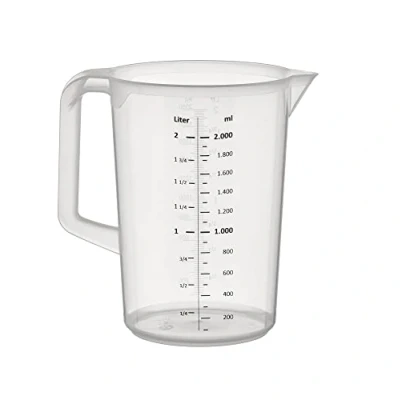Abbildung von APS Messbecher 2 Liter, Ø 15,5 x H: 21 cm, Kunststoffbecher mit geprägter Maßskalierung außen, geschlossener Griff, 1 und ml Liter Einteilung, spülmaschinengeeignet