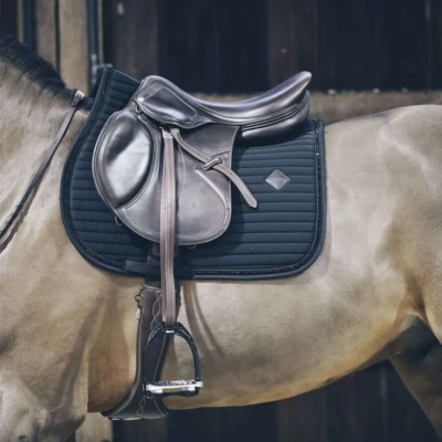 Abbildung von Kentucky Springsatteldecke Pearls Schwarz Warmblut