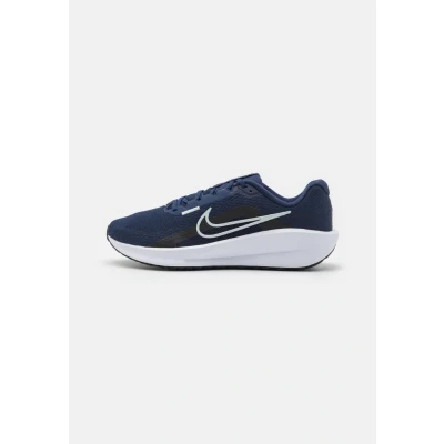 Abbildung von Nike Performance Downshifter 13 Laufschuh Neutral, Herren, Größe: 47, Midnight navy/pure platinum/black/white Schuhe