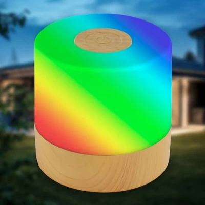 Abbildung von B.K.Licht Mini RGBW LED Tischlampe kabellos IP44 mit Touch, Farbwechsel, Akku, USB C Kabel, Nachttischlampe, Dekolampe, Lampe, Akku Tischleuchte, Outdoor Kinderzimmer, 7x7 cm, Holz