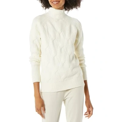 Abbildung von Amazon Essentials Damen Soft Touch Pullover mit Trichterkragen und Zopfmuster, Elfenbein, L