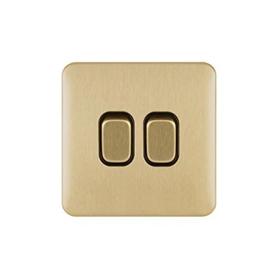 Abbildung von Schneider Electric Schraubenlose Lisse Abdeckung, doppelter 2 Wege Lichtschalter, 10 AX, GGBL1022BSB, satiniertes Messing mit schwarzem Einsatz