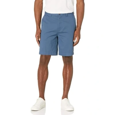 Abbildung von Amazon Essentials Herren Klassisch Geschnittene Chinoshorts, 23 cm, Tiefblau, 33W