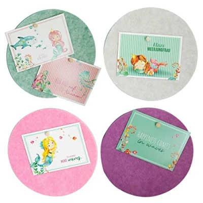 Abbildung von Papierdrachen 4 Pinnwand Tafeln mit 6 Postkarten Kinderzimmerdeko aus Filz zum Aufhängen Selbstklebende Wanddeko inkl. 12 Pins Motivationssprüche Meerjungfrau Set 1