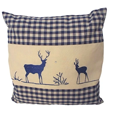 Abbildung von Zirbenkissen blau kariert mit Hirsch Stickerei befüllt Zirbenflocken aus 100% Alpen Zirbenholz in extra Inlett Größe 40x40 cm