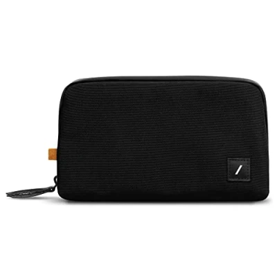 Abbildung von Native Union W.F.A Tech Organisator Minimalistische Reisetasche aus recycelten Materialien für die Aufbewahrung und den Schutz von alltäglichem Zubehör wie Kabeln, Ladegeräten &amp; mehr (Schwarz)