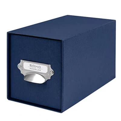 Abbildung von Rössler Papier 1327452900 S.O.H.O. Aufbewahrungs CD Schubladenbox, mit beschriftbarem Einsteckschild und Griff, Navy, 1 Stück