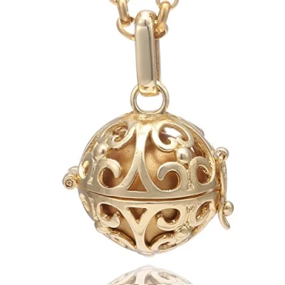Abbildung von Morella Damen Halskette Edelstahl Gold 70 cm mit Ornament Anhänger und Klangkugel Ø 16 mm in Schmuckbeutel