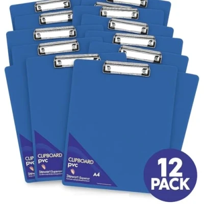 Abbildung von SECO Superior A4+ PVC beschichtetes Klemmbrett mit Hochleistungsklammer Blau (12er Pack), 570A A4 BU
