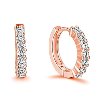 Abbildung von Funkelnde Creolen Ohrringe aus 925 Sterling Silber mit Steinen für Damen I Kreolen Geriffelt klein Zirkonia Steine Schmuck in hochwertiger Juweliersqualität (Rosegold)