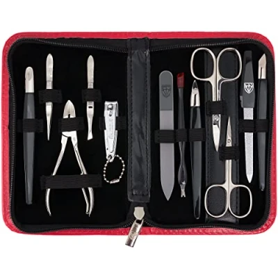 Abbildung von DREI SCHWERTER 12 tlg. Nagel Set &#039;Palermo&#039; Hochwertiges Maniküre und Pediküre Reise Etui Set: Farbe: Kunst Leder Rot Inhalt: Instrumente inkl. Nagelschere, Nagelknipser, Glasfeile etc.