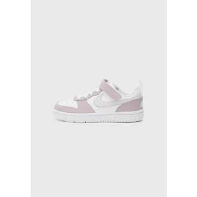 Abbildung von Nike Sportswear Court Borough Recraft Unisex Sneaker low für Kinder, Größe: 34, White/venice/plum fog/white Schuhe