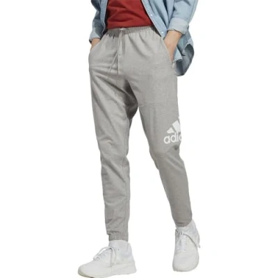 Abbildung von adidas Herren Essentials Single Jersey Tapered Badge of Sport Pants Hose, MEDIUM Grey Heather, S
