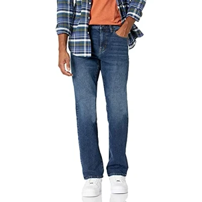 Abbildung von Amazon Essentials Herren Bootcut Jeans mit schmaler Passform, Mittlere Waschung, 32W / 32L