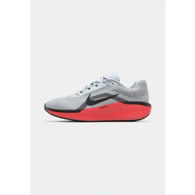 Abbildung von Nike Performance AIR Winflo 11 Laufschuh Straße, Herren, Größe: 45.5, Pure platinum/black/bright crimson/vast grey Schuhe