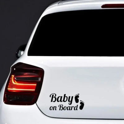 Abbildung von AUTODOMY 2 Stück Baby on Board an Bord Füße Hohe Sichtbarkeit aus großer Entfernung Aufkleber Auto Für alle Fahrzeugtypen 15x7 cm (Schwarz)