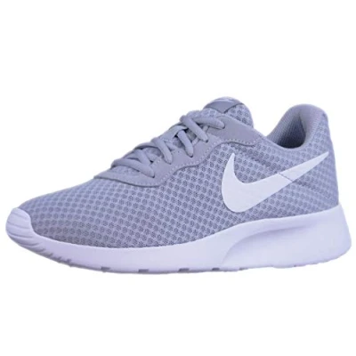 Abbildung von Nike Damen WMNS Tanjun Sneaker, Wolfgrau Weiß, 35.5 EU