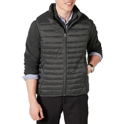 Abbildung von Amazon Essentials Herren Leichte, Wasserbeständige Pufferweste, Verstaubar, Kohlegrau, XL