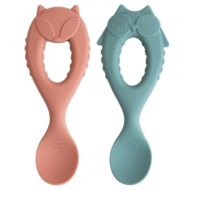 Abbildung von Tidy Tot Silikon Baby Löffel Set. Packung mit 2 Löffeln für die Babyentwöhnung. Weiche Spitze Entwöhnung Easy Grip Griff. Eule und Fuchs Design in der