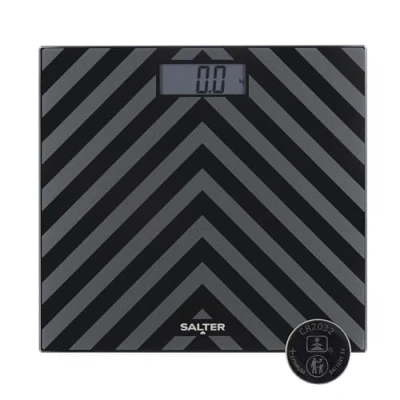 Abbildung von Salter SA00287 BAFEU16 Digitale Badezimmerwaage Personenwaage aus Glas, 180kg, Leicht ablesbares LCD Display, Schwarz Chevron Design, Batterien im Lieferumfang enthalten, Sofortige Gewichtsmessung
