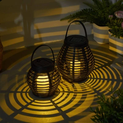 Abbildung von Pauleen LED Laterne »Sunshine Glow 2x Solarlaterne Schwarz/Braun Kunststoff«, 2 flammig, Solar, 2er Set